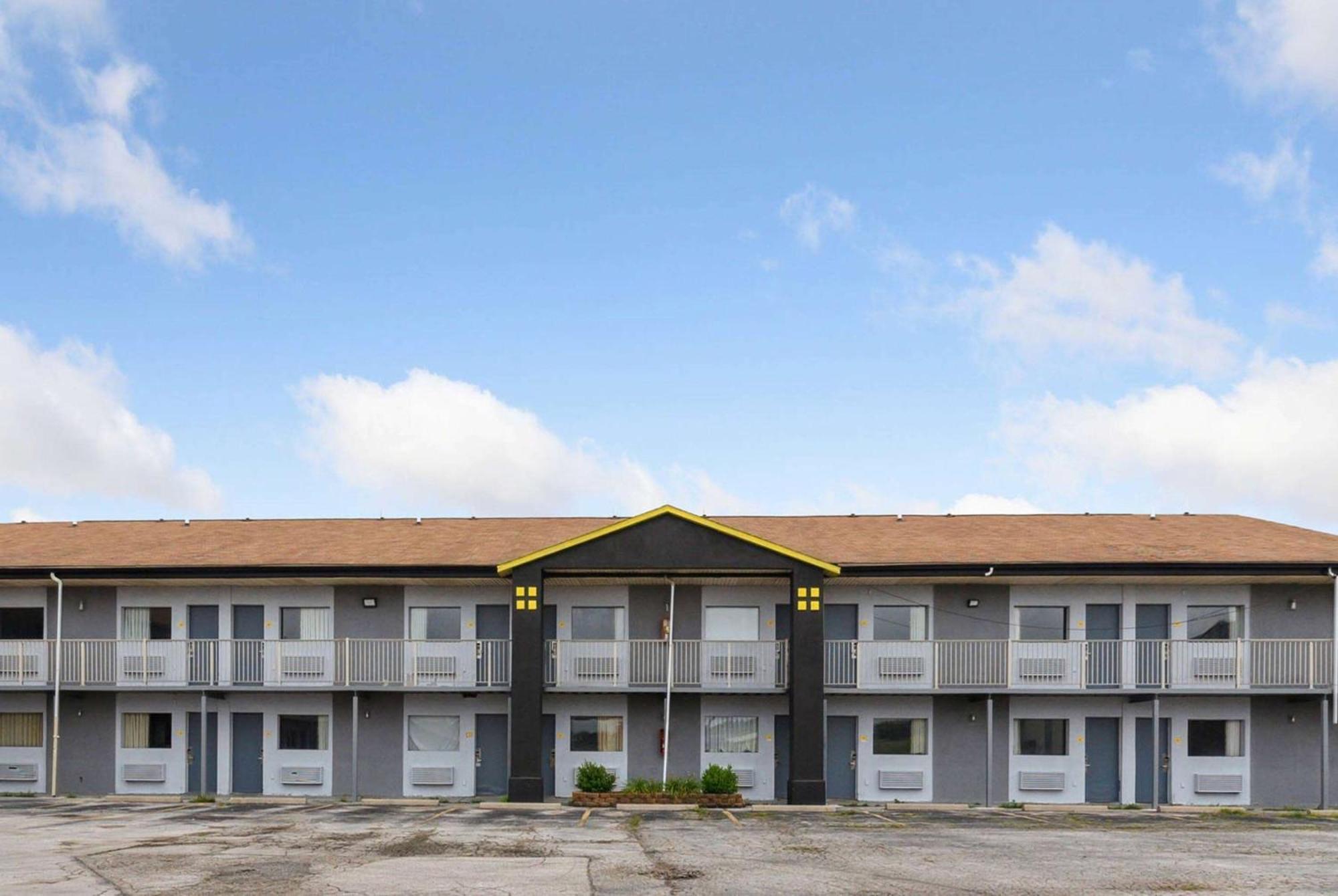 Super 8 By Wyndham Millbury/Toledo Exterior foto