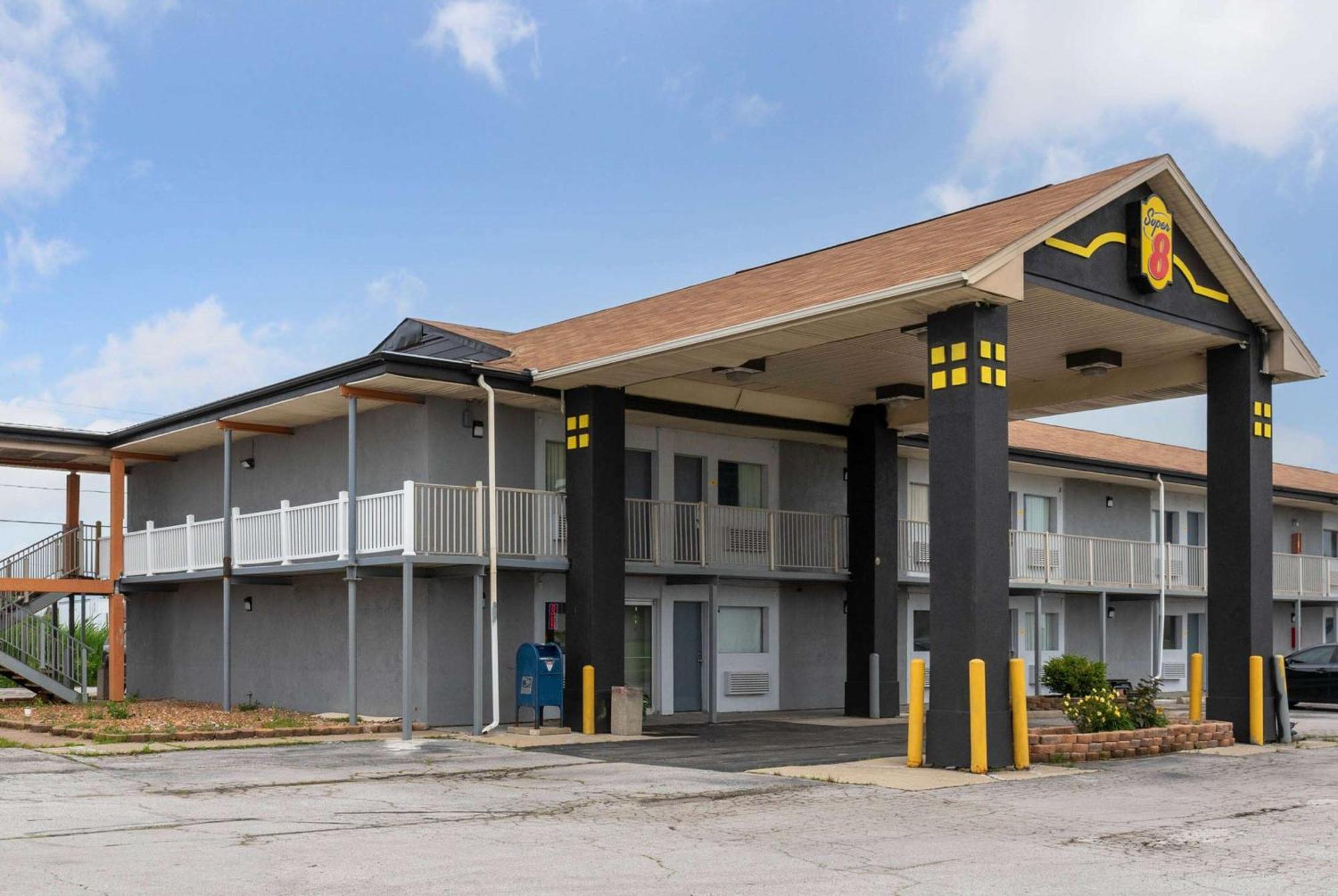 Super 8 By Wyndham Millbury/Toledo Exterior foto