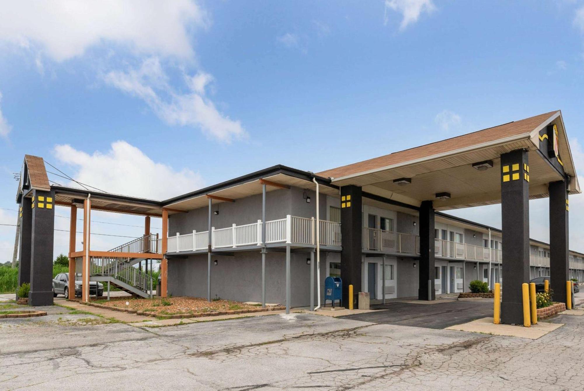 Super 8 By Wyndham Millbury/Toledo Exterior foto