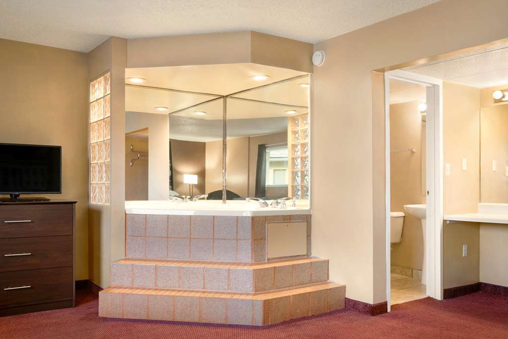 Super 8 By Wyndham Millbury/Toledo Quarto foto